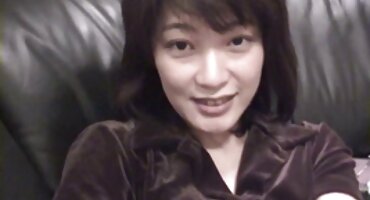 phim sex đụ nhau Cô phim sex người mập gái quyến rũ ôm với một người bạn theo nhịp điệu của điệu nhảy.